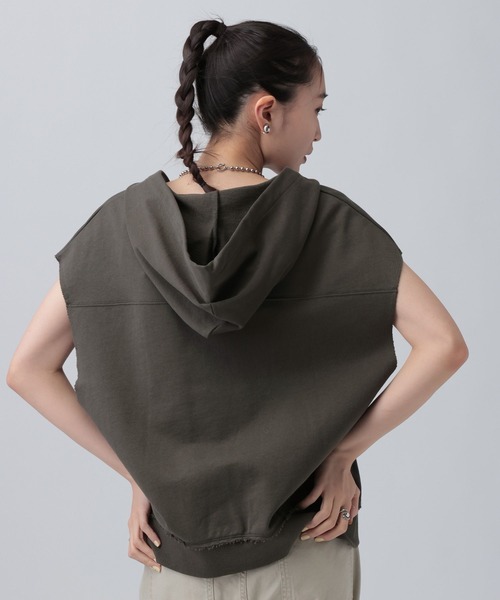 LEPSIM(レプシィム)の「裏毛フーディーノースリーブ 639418(Tシャツ/カットソー・レディース・チャコールグレー/グレー/オフホワイト・FREE)」の17枚目の写真