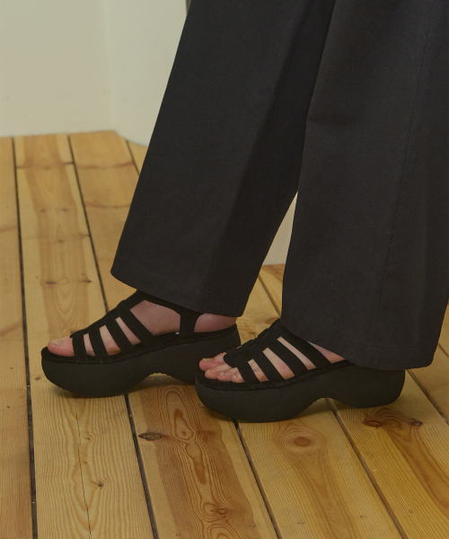 BYOTHERS(バイオザーズ)の「Cloud Platform Sandal(サンダル・レディース・ブラック/ダークブラウン・23.5cm/23cm/24.5cm/24cm/25cm)」の3枚目の写真
