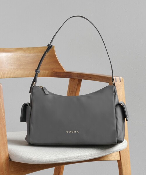 TOCCA(トッカ)の「IN CREADLE NYLON BAG ワンショルダーバッグ(ショルダーバッグ・レディース・ブラウン系/ライトグレー系/ブラック系・F)」の1枚目の写真