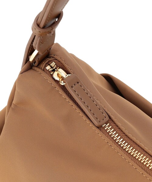 TOCCA(トッカ)の「IN CREADLE NYLON BAG ワンショルダーバッグ(ショルダーバッグ・レディース・ブラウン系/ライトグレー系/ブラック系・F)」の15枚目の写真