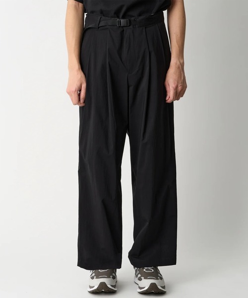 WHITE MOUNTAINEERING(ホワイトマウンテニアリング)の「【White Mountaineering/ホワイトマウンテニアリング】×Dickies 2 TUCK PANTS(チノパンツ・メンズ・ネイビー/ブラック・2/1)」の2枚目の写真