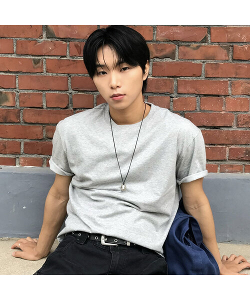 MINDBRIDGE(マインドブリッジ)の「クロップオーバーサイズデイリーハーフ袖Tシャツ - 3カラー(Tシャツ/カットソー・メンズ・ブラック/グレー/オフホワイト・95/100/105)」の3枚目の写真