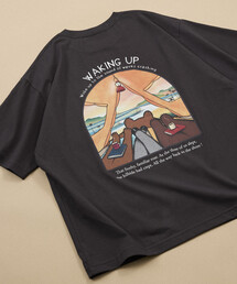 Jonas Claesson（ジョナスクレアッソン）の「JONAS CLAESSON/ジョナス クレアッソン Waking up Short Sleeve Tee/ウェイキングアップ バックプリントTシャツ（Tシャツ/カットソー）」