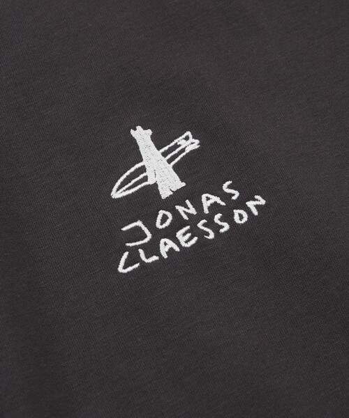 Jonas Claesson(ジョナスクレアッソン)の「JONAS CLAESSON/ジョナス クレアッソン Waking up Short Sleeve Tee/ウェイキングアップ バックプリントTシャツ(Tシャツ/カットソー・メンズ・ブラック/ホワイト/グリーン・MEDIUM/LARGE)」の8枚目の写真