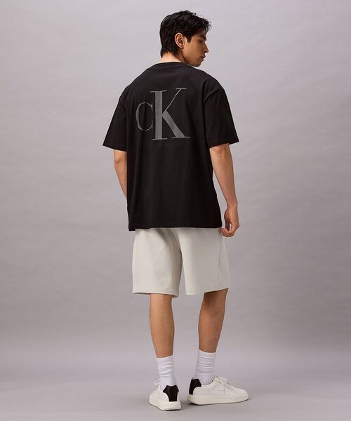 Calvin Klein(カルバン・クライン)の「スタンダード ロゴ Tシャツ(Tシャツ/カットソー・メンズ・ブルー/ブラック/ホワイト・M/L/XL/S)」の20枚目の写真