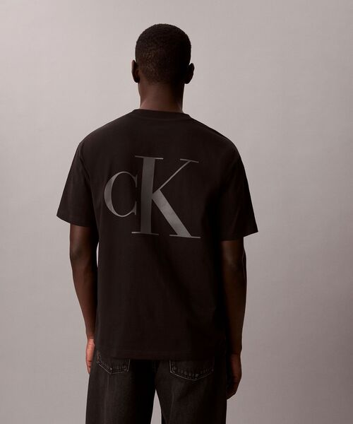 Calvin Klein(カルバン・クライン)の「スタンダード ロゴ Tシャツ(Tシャツ/カットソー・メンズ・ブルー/ブラック/ホワイト・M/L/XL/S)」の22枚目の写真