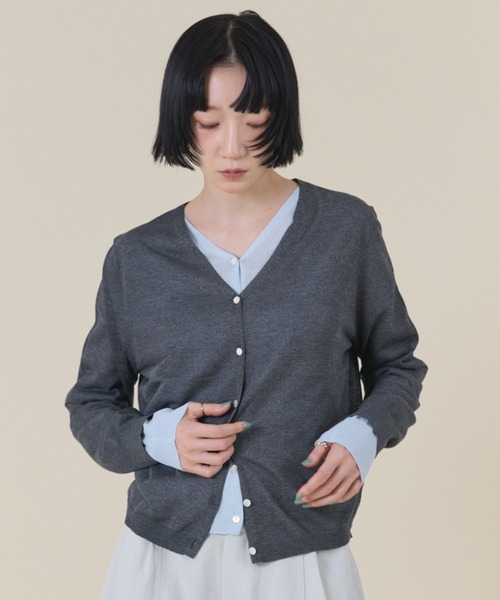 FMiBL（ファミル）の「シアーVネックカーディガン（カーディガン/ボレロ・レディース・ブラック/ブルー/イエロー/ホワイト・FREE）」の3枚目の写真
