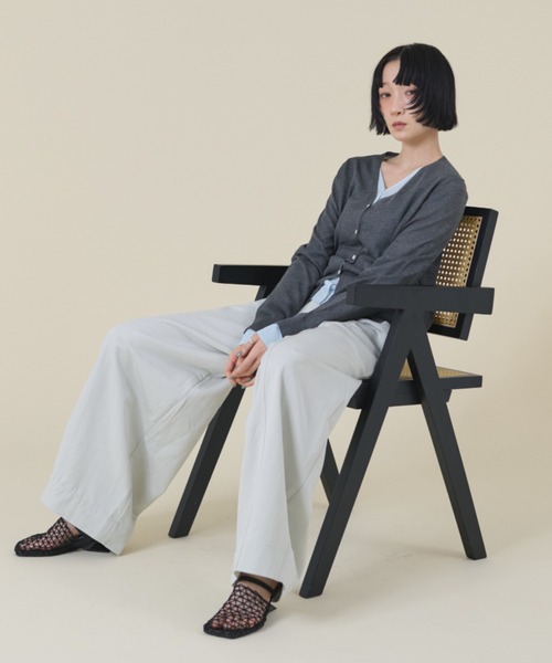 FMiBL（ファミル）の「シアーVネックカーディガン（カーディガン/ボレロ・レディース・ブラック/ブルー/イエロー/ホワイト・FREE）」の13枚目の写真