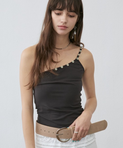 Rohwel(ローウェル)の「Shell Button One-Shoulder Camisole / シェルボタンワンショルダーキャミソール(キャミソール・レディース・ホワイト/グレー/イエロー/レッド・FREE)」の1枚目の写真