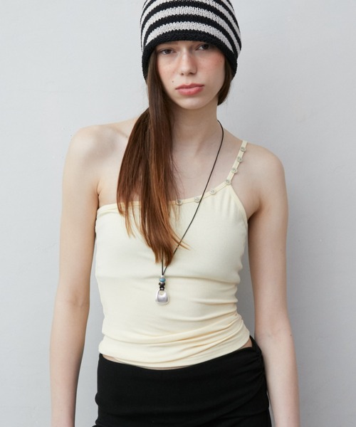 Rohwel(ローウェル)の「Shell Button One-Shoulder Camisole / シェルボタンワンショルダーキャミソール(キャミソール・レディース・ホワイト/グレー/イエロー/レッド・FREE)」の3枚目の写真