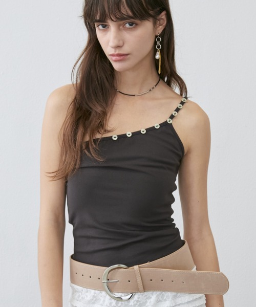 Rohwel(ローウェル)の「Shell Button One-Shoulder Camisole / シェルボタンワンショルダーキャミソール(キャミソール・レディース・ホワイト/グレー/イエロー/レッド・FREE)」の10枚目の写真