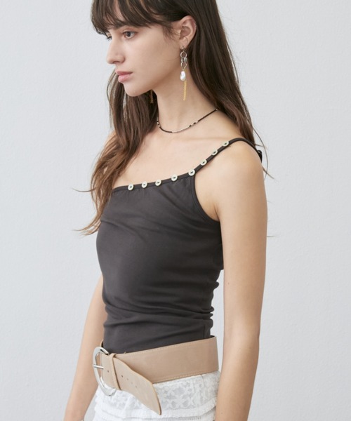 Rohwel(ローウェル)の「Shell Button One-Shoulder Camisole / シェルボタンワンショルダーキャミソール(キャミソール・レディース・ホワイト/グレー/イエロー/レッド・FREE)」の11枚目の写真