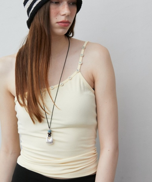 Rohwel(ローウェル)の「Shell Button One-Shoulder Camisole / シェルボタンワンショルダーキャミソール(キャミソール・レディース・ホワイト/グレー/イエロー/レッド・FREE)」の15枚目の写真