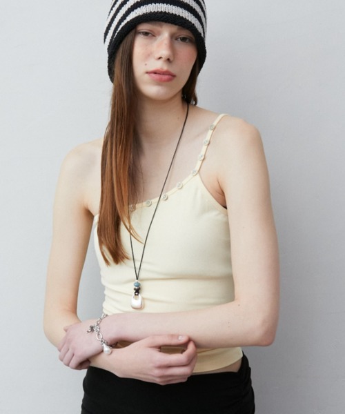 Rohwel(ローウェル)の「Shell Button One-Shoulder Camisole / シェルボタンワンショルダーキャミソール(キャミソール・レディース・ホワイト/グレー/イエロー/レッド・FREE)」の21枚目の写真