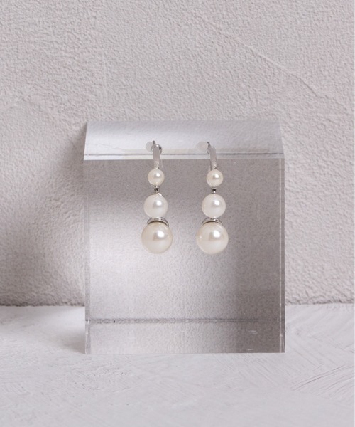 Peony（ピオニー）の「【Peony/ピオニー】ラインパールフープデザインピアス（ピアス（両耳用）・レディース・ゴールド/シルバー・FREE）」の4枚目の写真