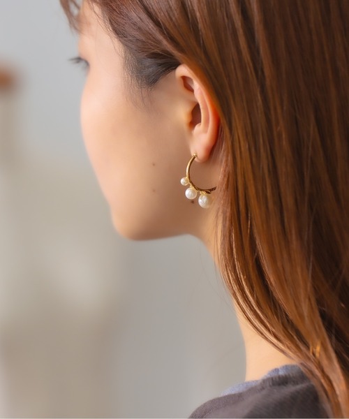 Peony（ピオニー）の「【Peony/ピオニー】ラインパールフープデザインピアス（ピアス（両耳用）・レディース・ゴールド/シルバー・FREE）」の8枚目の写真