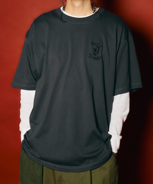 NineMicrophones(ナインマイクロフォンズ)の「EMBROIDERY 9MC Crew TEE(Tシャツ/カットソー・メンズ・スミクロ/ブラック×グレー/ブラック×ホワイト/ホワイト・XX-LARGE/X-LARGE/LARGE/MEDIUM/SMALL)」の4枚目の写真