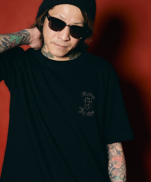 NineMicrophones(ナインマイクロフォンズ)の「EMBROIDERY 9MC Crew TEE(Tシャツ/カットソー・メンズ・スミクロ/ブラック×グレー/ブラック×ホワイト/ホワイト・XX-LARGE/X-LARGE/LARGE/MEDIUM/SMALL)」の2枚目の写真