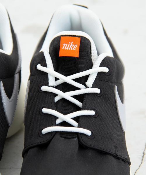 NIKE（ナイキ）の「BY∵ NIKE ウィメンズ ローシワンレトロ スニーカー ◆（スニーカー・レディース・ブラック/レッド・25cm/23.5cm/24.5cm/23cm/24cm）」の4枚目の写真