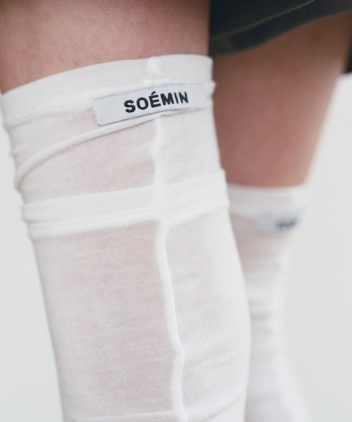 SOEMIN（ソミン）の「Layered Socks／レイヤードニーハイソックス（ソックス/靴下・レディース・グレー/アイボリー/ブラック・FREE）」の2枚目の写真