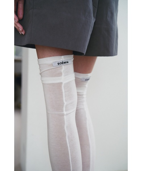 SOEMIN（ソミン）の「Layered Socks／レイヤードニーハイソックス（ソックス/靴下・レディース・グレー/アイボリー/ブラック・FREE）」の17枚目の写真