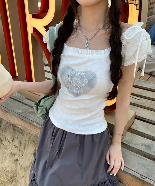 AVYL（アヴィル）の「2WAYハートプリント オフショル半袖トップス（Tシャツ/カットソー・レディース・ホワイト/ブラック・M）」の19枚目の写真