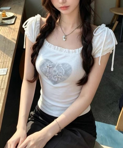 AVYL（アヴィル）の「2WAYハートプリント オフショル半袖トップス（Tシャツ/カットソー・レディース・ホワイト/ブラック・M）」の20枚目の写真