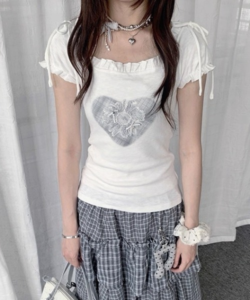 AVYL（アヴィル）の「2WAYハートプリント オフショル半袖トップス（Tシャツ/カットソー・レディース・ホワイト/ブラック・M）」の16枚目の写真