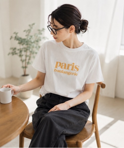 ottilie(オティーリエ)の「【 TRICOMER / トリコメル 】 PARIS Boulangerie / Tシャツ(Tシャツ/カットソー・レディース・ホワイト・FREE)」の1枚目の写真