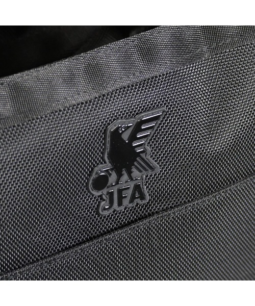 JFA STORE(ジェイエフエーストア)の「【JFA STORE】 トートバッグ JFAエンブレムラバーロゴ ヘリンボーン素材 ジップポケット付き ブラック(トートバッグ・レディース・ブラック・FREE)」の2枚目の写真