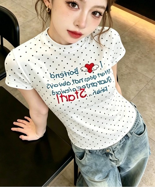AsheKsha(アシクシャ)の「ハートと水玉模様のアルファベットプリント半袖Tシャツ(Tシャツ/カットソー・レディース・ホワイト・M)」の11枚目の写真