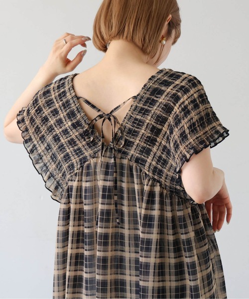 tiptop(ティップトップ)の「肩シャーリングチュニックブラウス(シャツ/ブラウス・レディース・ブラック系その他/ホワイト系その他/ネイビー系1/ネイビー系2/イエロー/アイボリー/イエロー系その他/ブラック・SHORT/LONG)」の5枚目の写真