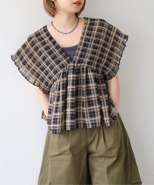 tiptop(ティップトップ)の「肩シャーリングチュニックブラウス(シャツ/ブラウス・レディース・ブラック系その他/ホワイト系その他/ネイビー系1/ネイビー系2/イエロー/アイボリー/イエロー系その他/ブラック・SHORT/LONG)」の6枚目の写真