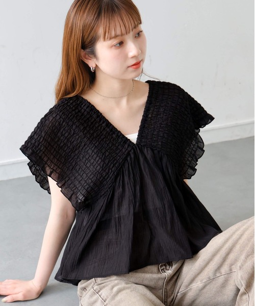 tiptop(ティップトップ)の「肩シャーリングチュニックブラウス(シャツ/ブラウス・レディース・ブラック系その他/ホワイト系その他/ネイビー系1/ネイビー系2/イエロー/アイボリー/イエロー系その他/ブラック・SHORT/LONG)」の4枚目の写真