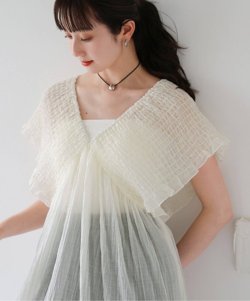 tiptop(ティップトップ)の「肩シャーリングチュニックブラウス(シャツ/ブラウス・レディース・ブラック系その他/ホワイト系その他/ネイビー系1/ネイビー系2/イエロー/アイボリー/イエロー系その他/ブラック・SHORT/LONG)」の2枚目の写真