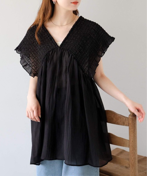 tiptop(ティップトップ)の「肩シャーリングチュニックブラウス(シャツ/ブラウス・レディース・ブラック系その他/ホワイト系その他/ネイビー系1/ネイビー系2/イエロー/アイボリー/イエロー系その他/ブラック・SHORT/LONG)」の3枚目の写真