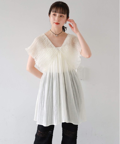 tiptop(ティップトップ)の「肩シャーリングチュニックブラウス(シャツ/ブラウス・レディース・ブラック系その他/ホワイト系その他/ネイビー系1/ネイビー系2/イエロー/アイボリー/イエロー系その他/ブラック・SHORT/LONG)」の13枚目の写真