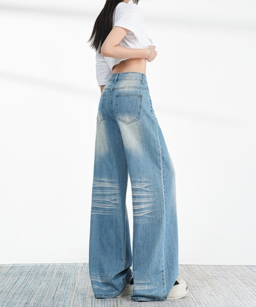 AMAJI（アマジ）の「タック入り デニムパンツ（デニムパンツ・レディース・ライトブルー・SMALL/MEDIUM/LARGE/X-LARGE）」の4枚目の写真