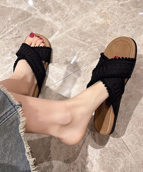 Lace Ladies(レースレディース)の「レース編み ポンポン付き クロス フラット サンダル(サンダル・レディース・アイボリー/ブラック/ブラウン・24.5cm/25cm/22.5cm/23cm/23.5cm/24cm)」の4枚目の写真