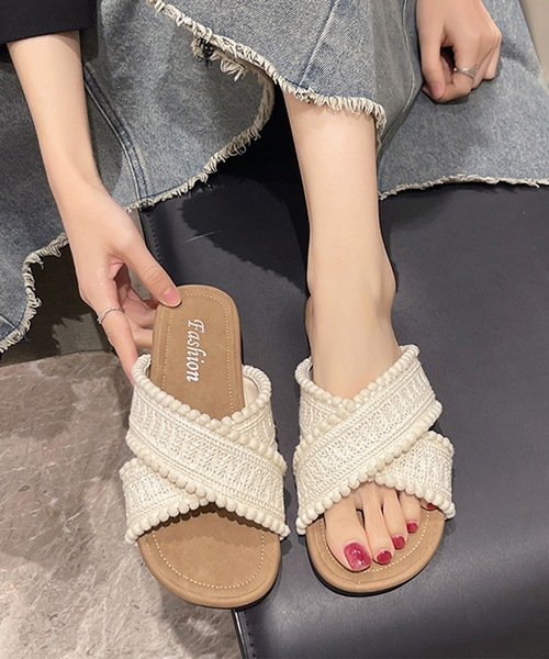Lace Ladies(レースレディース)の「レース編み ポンポン付き クロス フラット サンダル(サンダル・レディース・アイボリー/ブラック/ブラウン・24.5cm/25cm/22.5cm/23cm/23.5cm/24cm)」の8枚目の写真