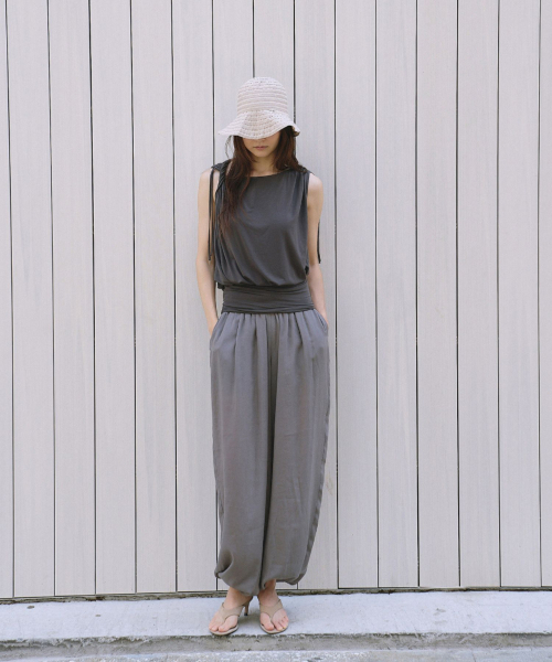 MONDAYFLOW（マンデーフロー）の「マルチウェイドレーピングトップ_ダークブラウン（Tシャツ/カットソー・レディース・その他・SMALL/MEDIUM）」の6枚目の写真