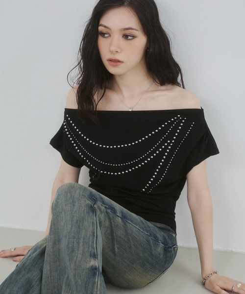 ENVYM(アンビー)の「オフショルストーントップス(Tシャツ/カットソー・レディース・ブラック/ホワイト/グリーン・FREE)」の2枚目の写真