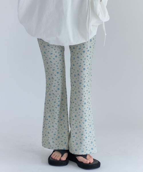 leimn(レイムン)の「小花柄フレアパンツ(その他パンツ・レディース・アイボリー/ブラック・FREE)」の1枚目の写真