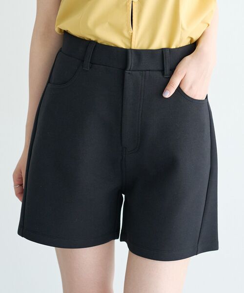 earth music&ecology(アースミュージックアンドエコロジー)の「エアもちショートパンツ(その他パンツ・レディース・ブラック/グレー系その他2・FREE)」の2枚目の写真