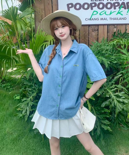 FAVORITO(ファヴォリート)の「デニムシャツ(シャツ/ブラウス・レディース・ライトブルー/ダークブルー・F)」の1枚目の写真
