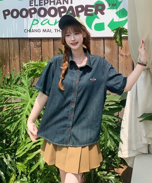 FAVORITO(ファヴォリート)の「デニムシャツ(シャツ/ブラウス・レディース・ライトブルー/ダークブルー・F)」の8枚目の写真