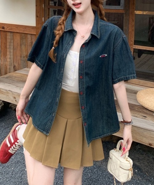 FAVORITO(ファヴォリート)の「デニムシャツ(シャツ/ブラウス・レディース・ライトブルー/ダークブルー・F)」の3枚目の写真
