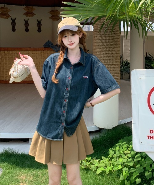 FAVORITO(ファヴォリート)の「デニムシャツ(シャツ/ブラウス・レディース・ライトブルー/ダークブルー・F)」の9枚目の写真