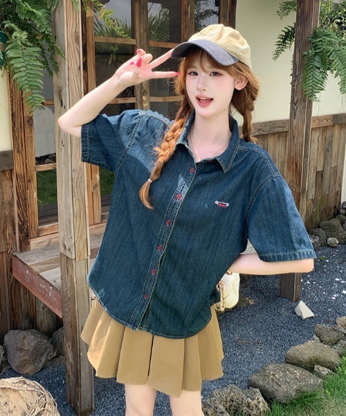 FAVORITO(ファヴォリート)の「デニムシャツ(シャツ/ブラウス・レディース・ライトブルー/ダークブルー・F)」の6枚目の写真