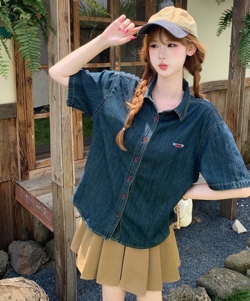 FAVORITO(ファヴォリート)の「デニムシャツ(シャツ/ブラウス・レディース・ライトブルー/ダークブルー・F)」の4枚目の写真